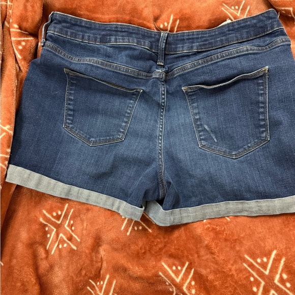 Universal Thread “midi” shorts - Picture 2 of 3